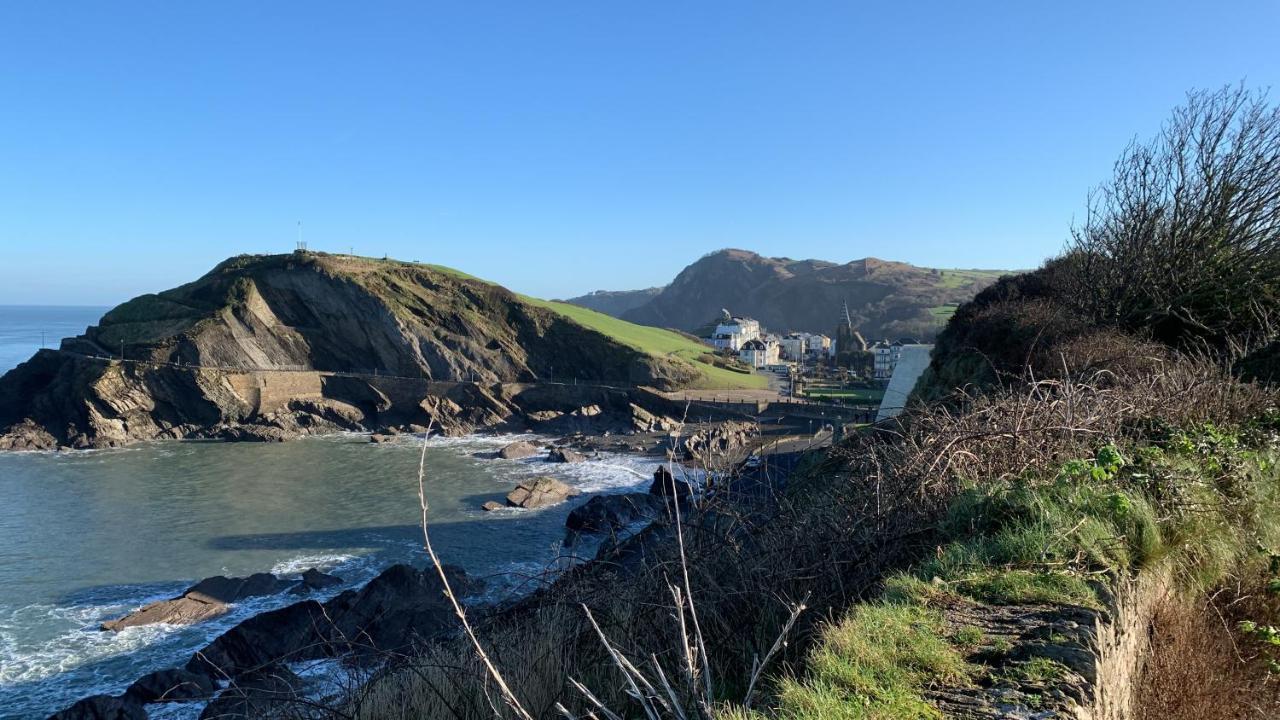 Ocean Backpackers Self-Catering Hostel Ilfracombe Esterno foto