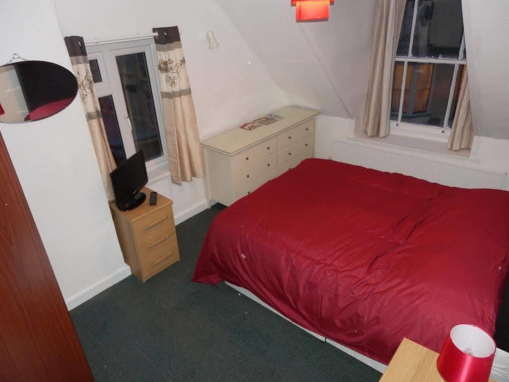Ocean Backpackers Self-Catering Hostel Ilfracombe Esterno foto