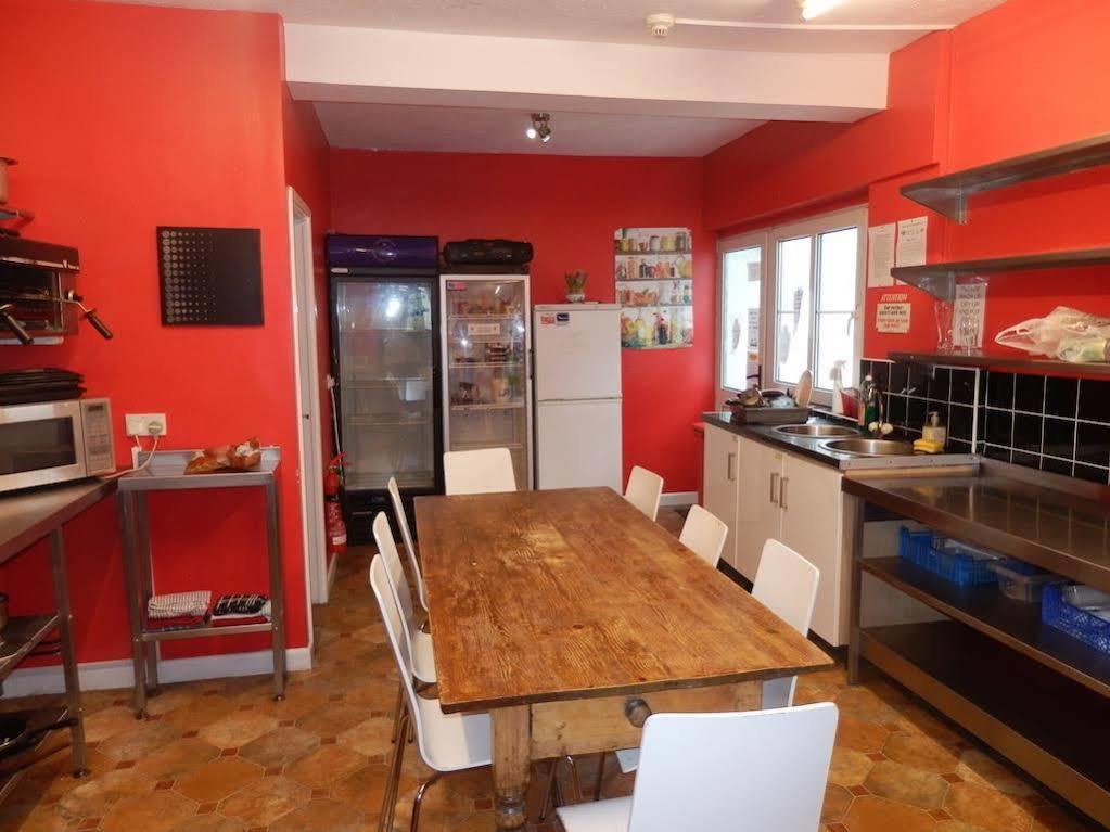 Ocean Backpackers Self-Catering Hostel Ilfracombe Esterno foto