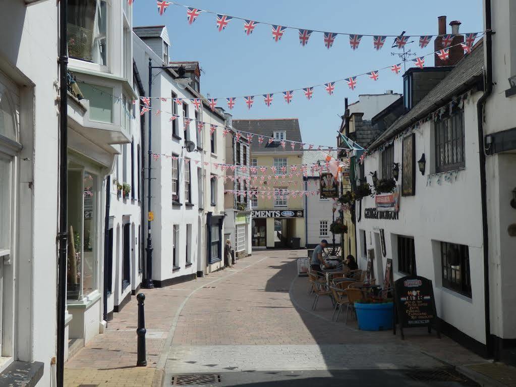 Ocean Backpackers Self-Catering Hostel Ilfracombe Esterno foto
