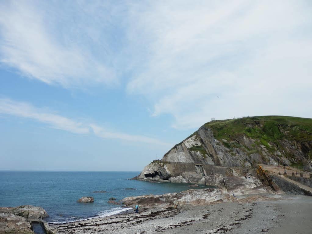Ocean Backpackers Self-Catering Hostel Ilfracombe Esterno foto