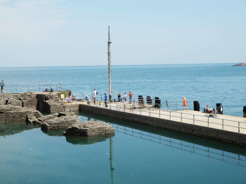 Ocean Backpackers Self-Catering Hostel Ilfracombe Esterno foto