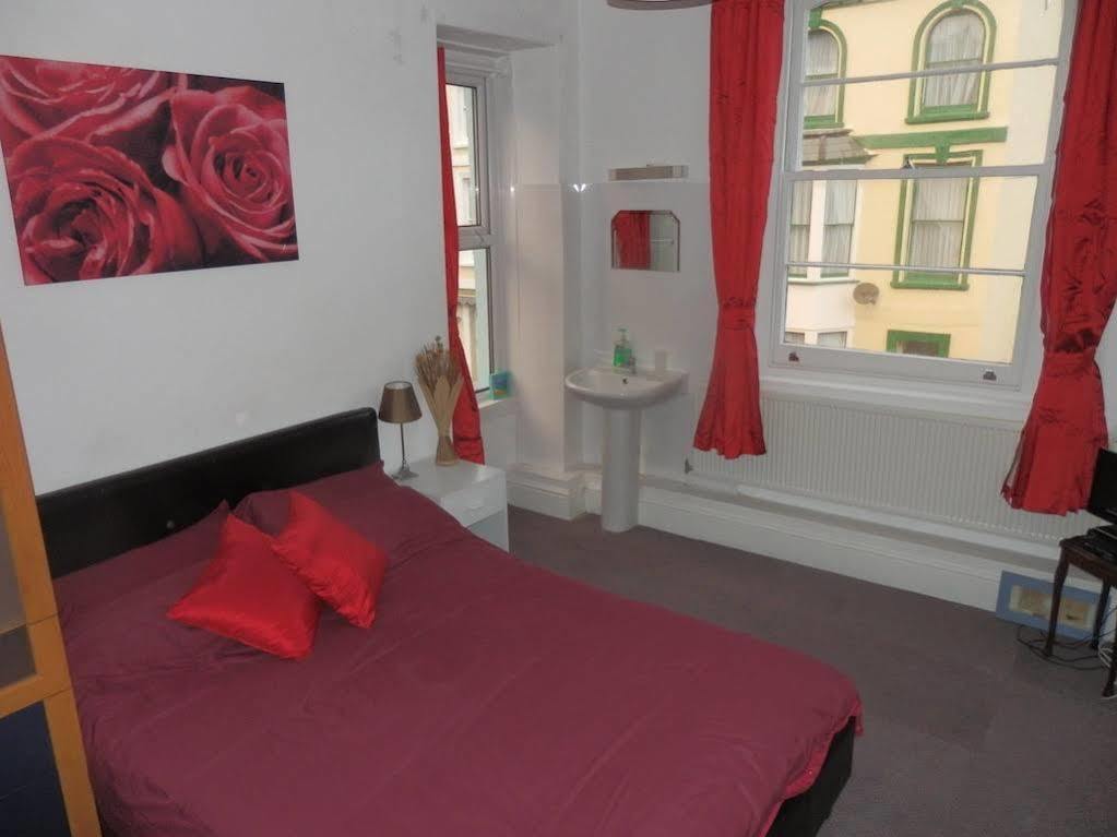 Ocean Backpackers Self-Catering Hostel Ilfracombe Esterno foto
